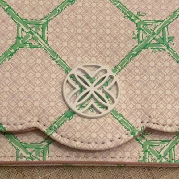 Lilly Pulitzer White and Green Card Holder with Pearl Chain, Key Holder - Picture 5 of 9